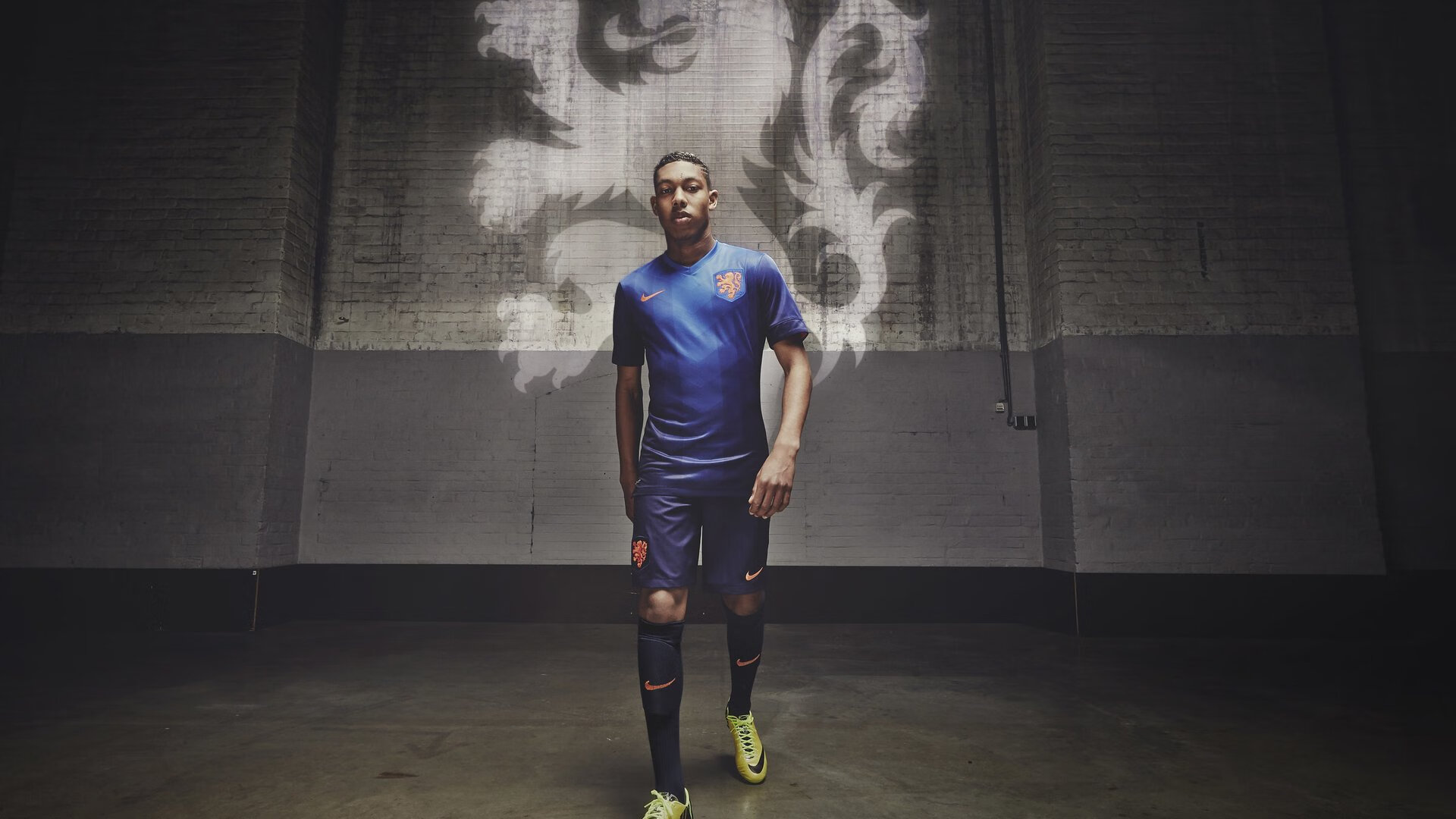 国足球员训练负荷与状态关系,足球运动员训练量